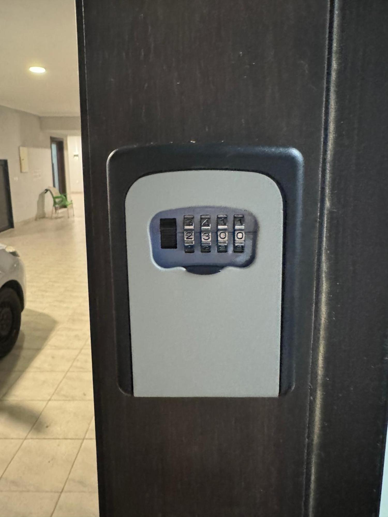 غرفة هادئة بالقرب من المطار Apartment *